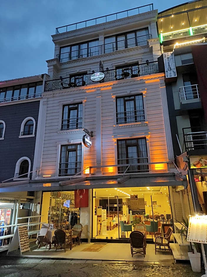 Magnaura House Hotel