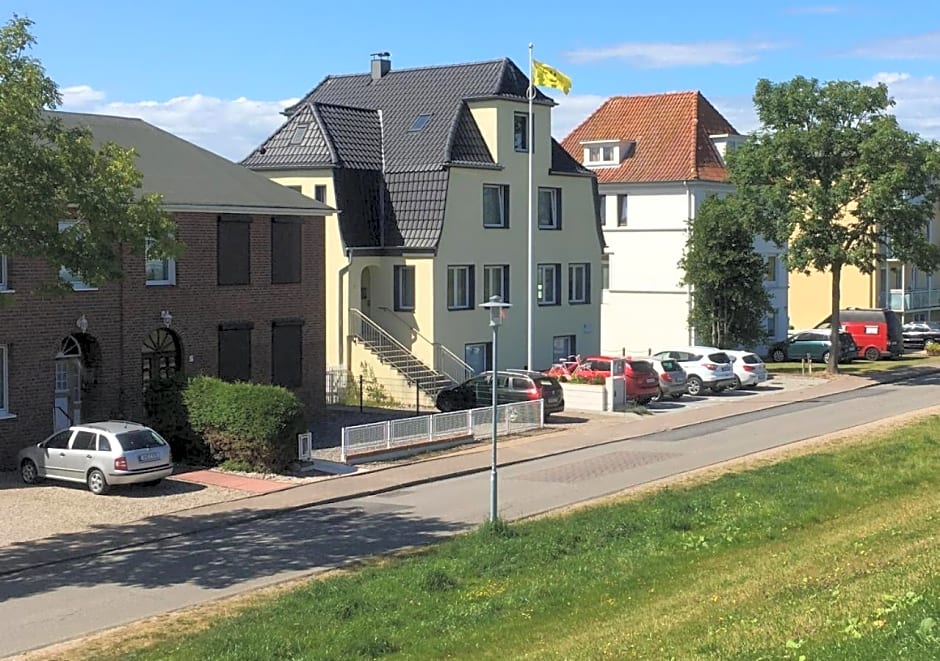 Hotel Sonnenschein - Spielerei im Sonnenschein