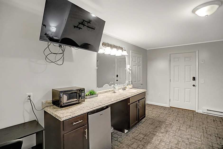 Photo 1 of 6 of 1 King Bed Suite