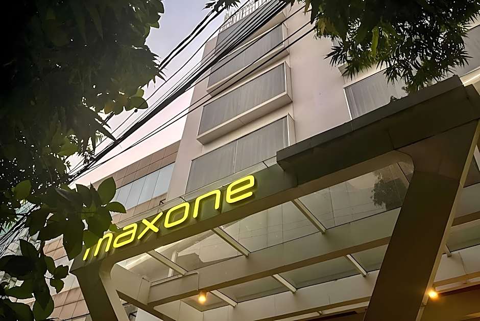MaxOne Hotels Premier Melawai
