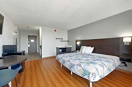 King Room - Disability Access - Non-Smoking