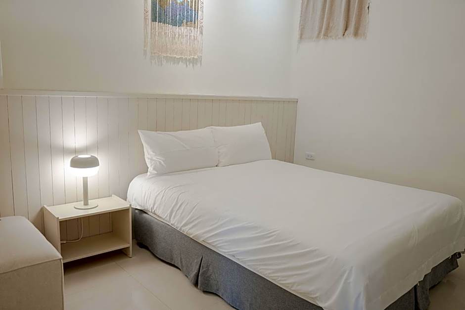 Photo 1 of 5 of 1 Double Bed or 2 Beds, Windowless