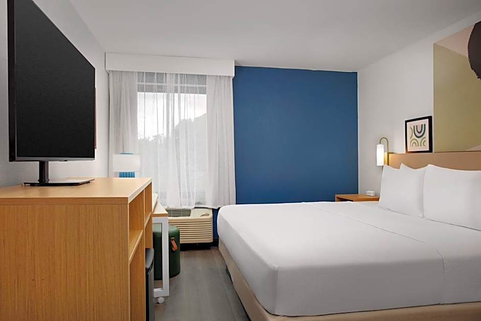 Spark by Hilton Atlanta Cumberland Ballpark