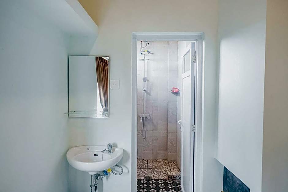 RedDoorz @ Jalan Pangeran Antasari Lampung 2