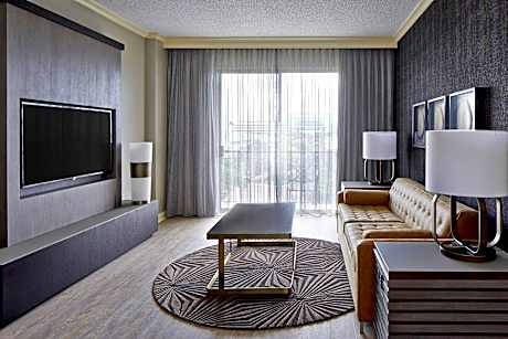 1 Bedroom Deluxe Suite, 2 Queen, Sofa Bed