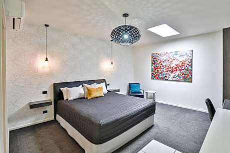 studio suite (no balcony/no window)