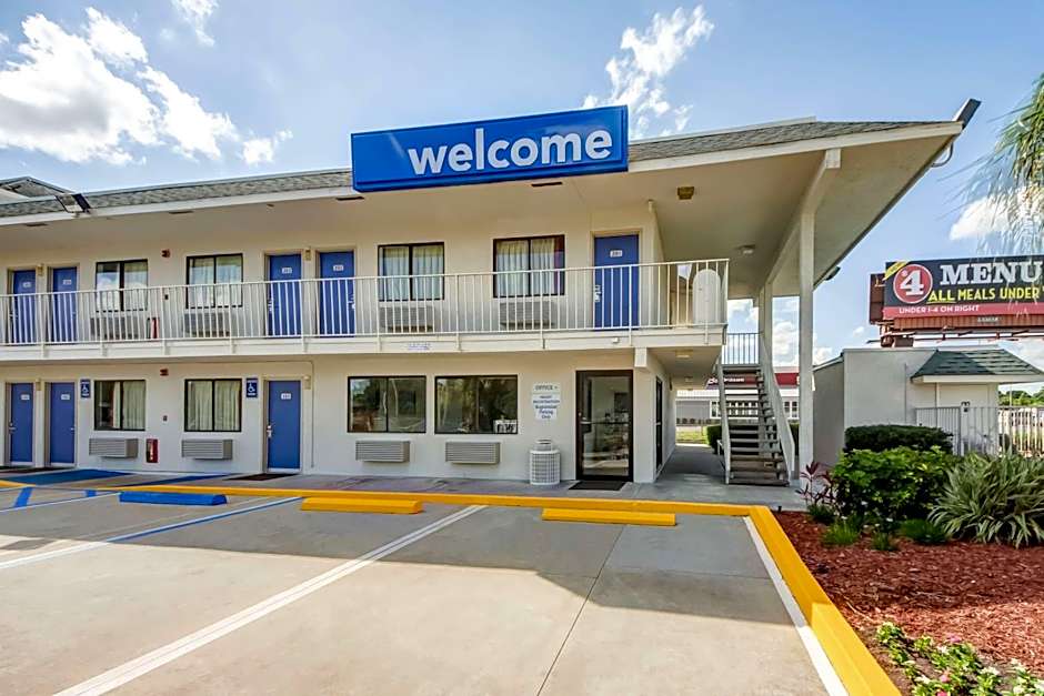 Motel 6-Lakeland, FL