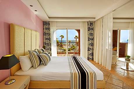 Deluxe Suite with Sea View