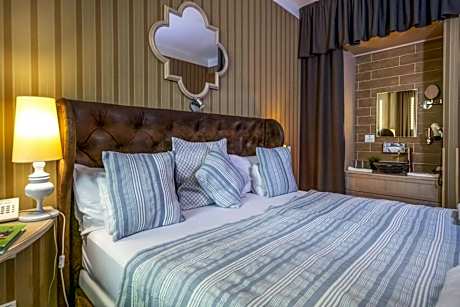 Two Connecting Double Rooms