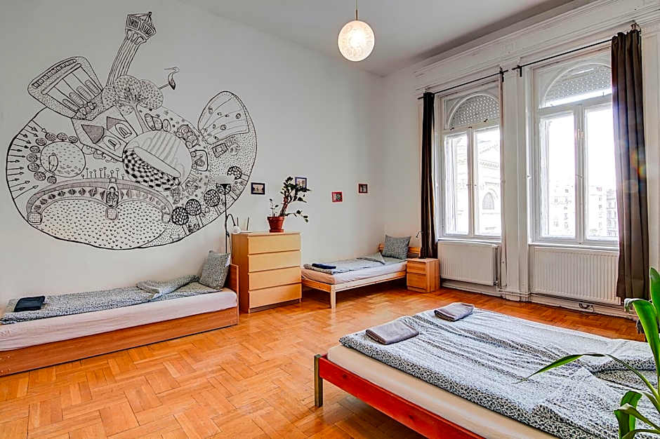 Pal's Hostel and Apartments