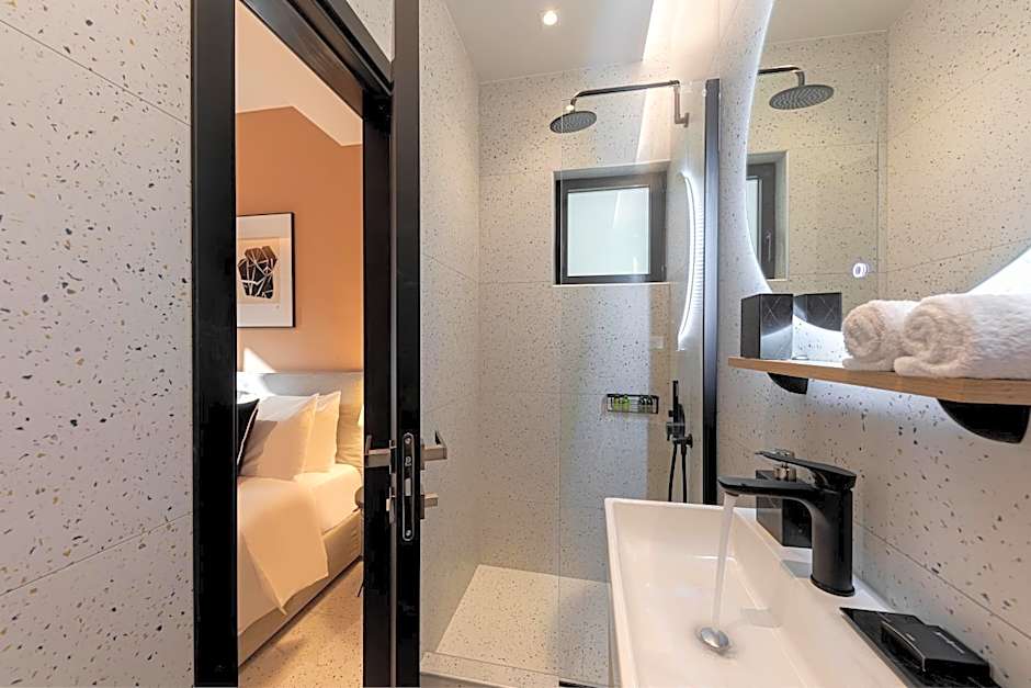 Clyde Athens by Nin&Bau