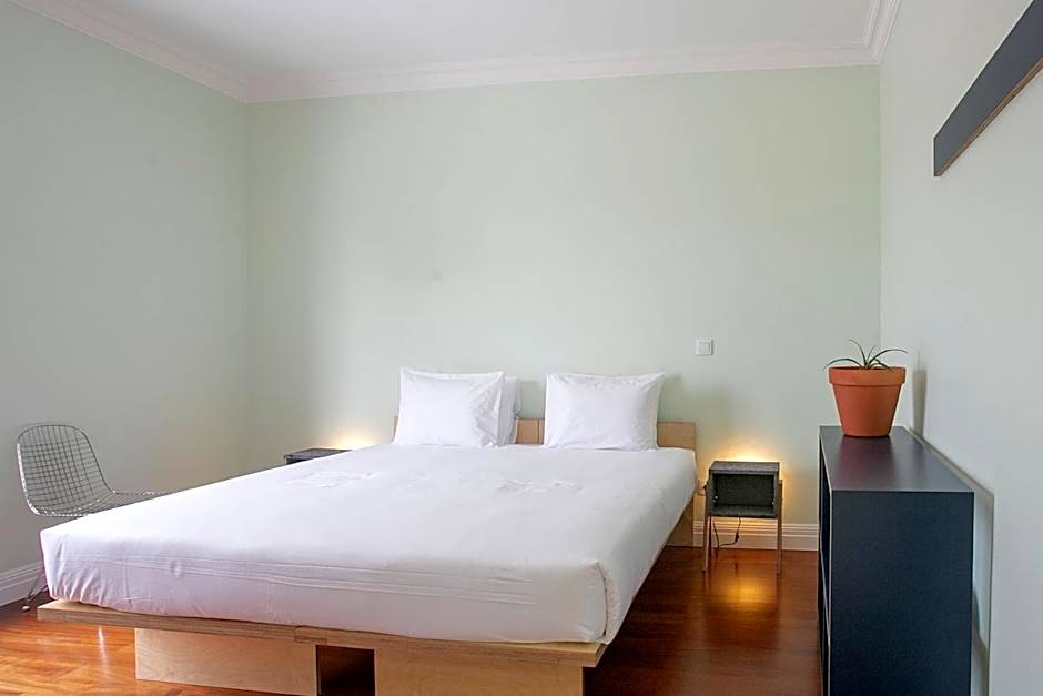 SALT LIPS - Azores Surf Experience