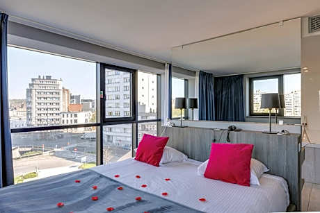 Suite with Hot Tub