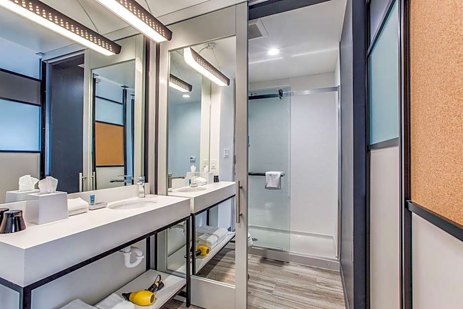 Aloft Dallas Arlington Entertainment District