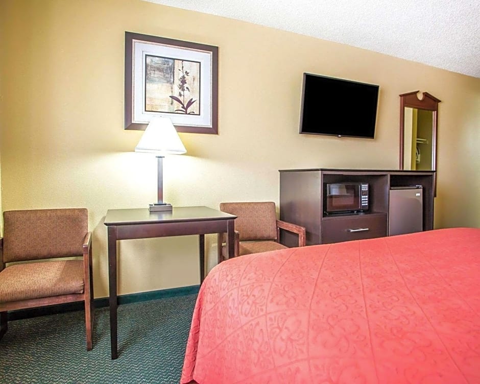 Quality Inn Morton at I-74