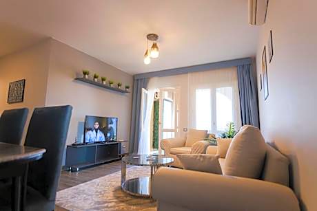 Apartment with Garden View