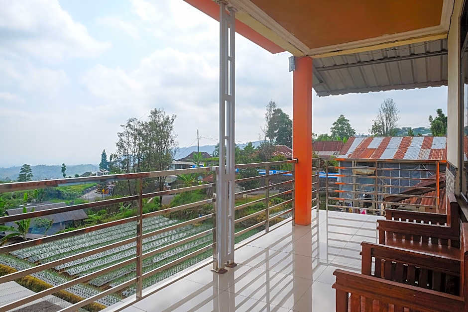 RedDoorz near Candi Sukuh Karanganyar