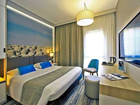 Standard room with 1 double bed and 1 single bed