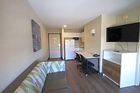 One Bedroom Suite with Two Double Beds - Non-Smoking