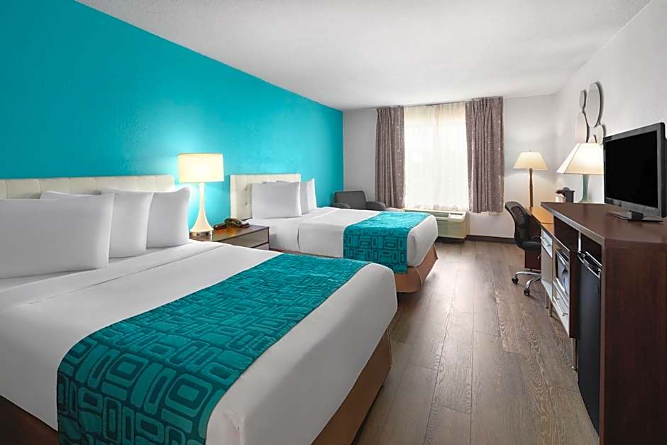 Howard Johnson by Wyndham Romulus Detroit Metro Airport