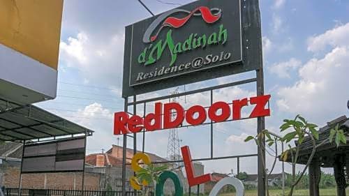 RedDoorz Plus Syariah near Manahan Solo