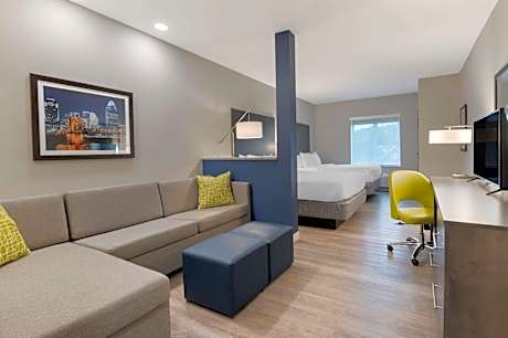 Standard Queen Room with Two Queen Beds - Non Smoking