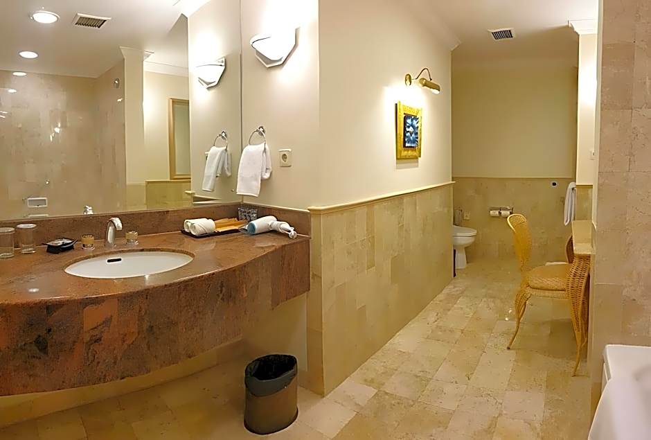 Aryaduta Lippo Village