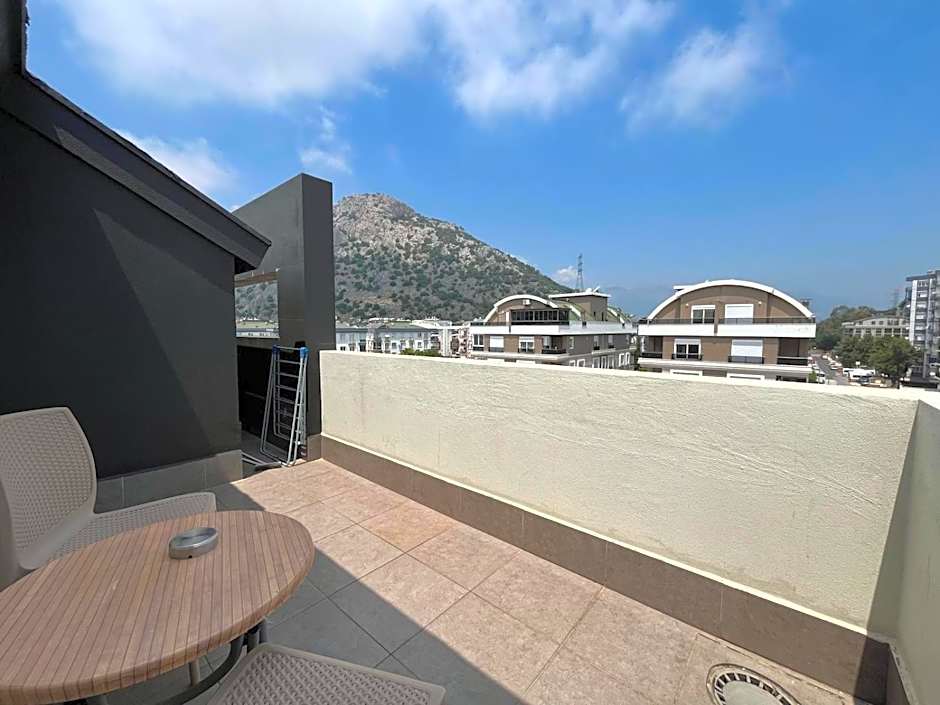 Golden World Suite Hotel