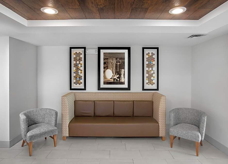 Holiday Inn Express Hotel & Suites Altoona-Des Moines By IHG