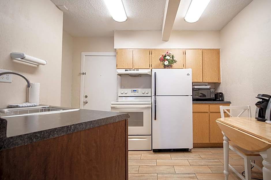 Island Sun Inn & Suites - Venice, Florida Historic Downtown & Beach Getaway