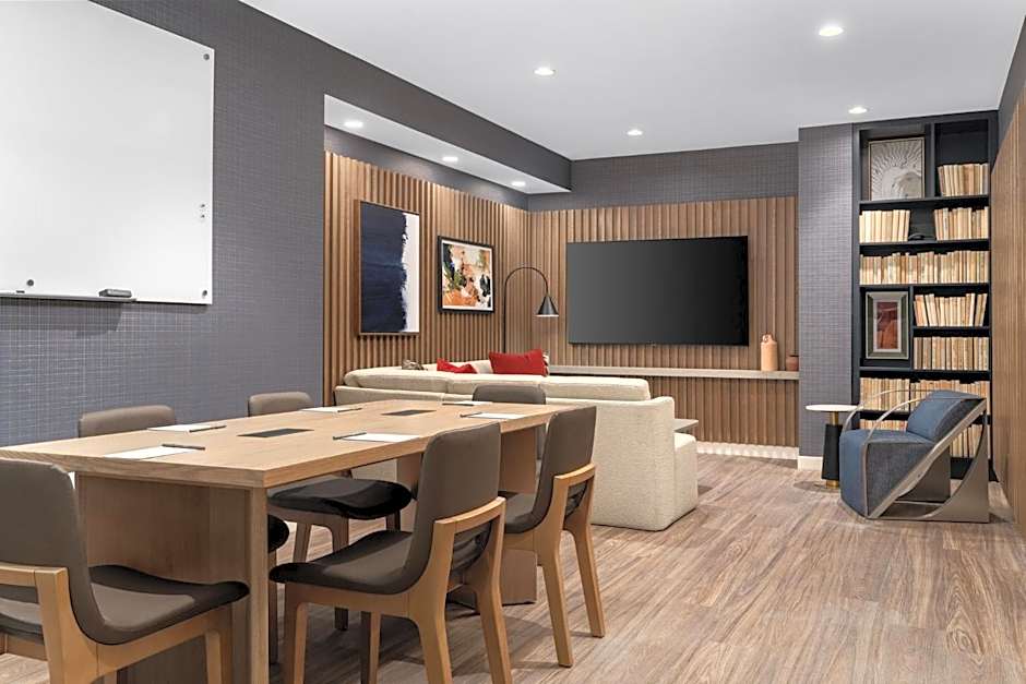 Crowne Plaza Virginia Beach Town Center by IHG