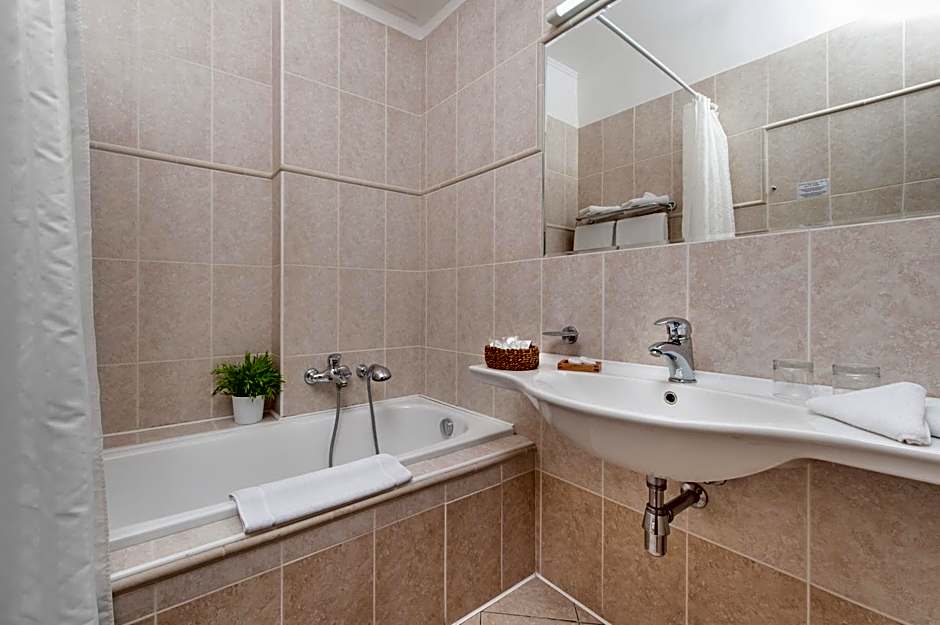 April hotel Panorama