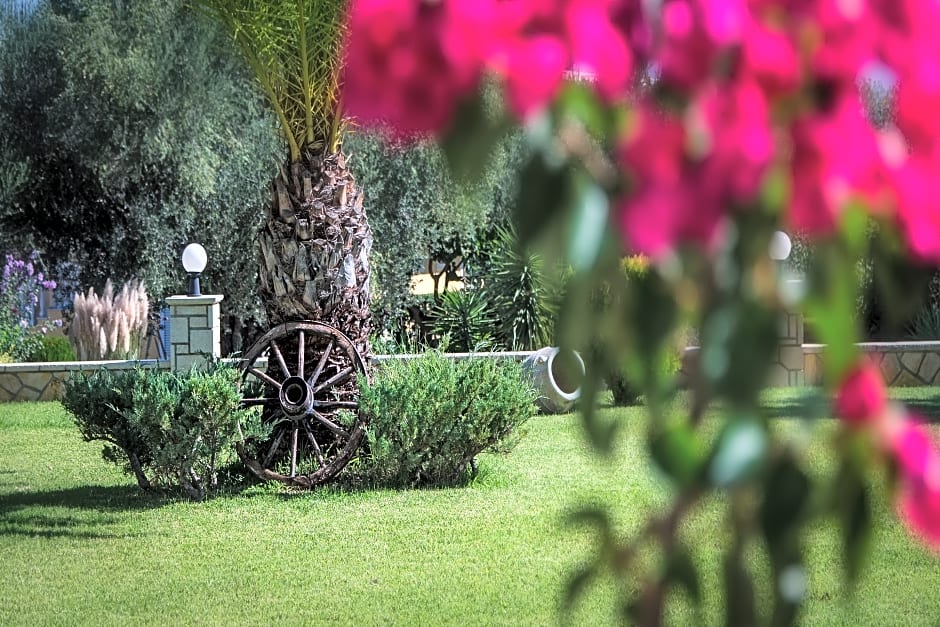 Remezzo Apartments & Studios