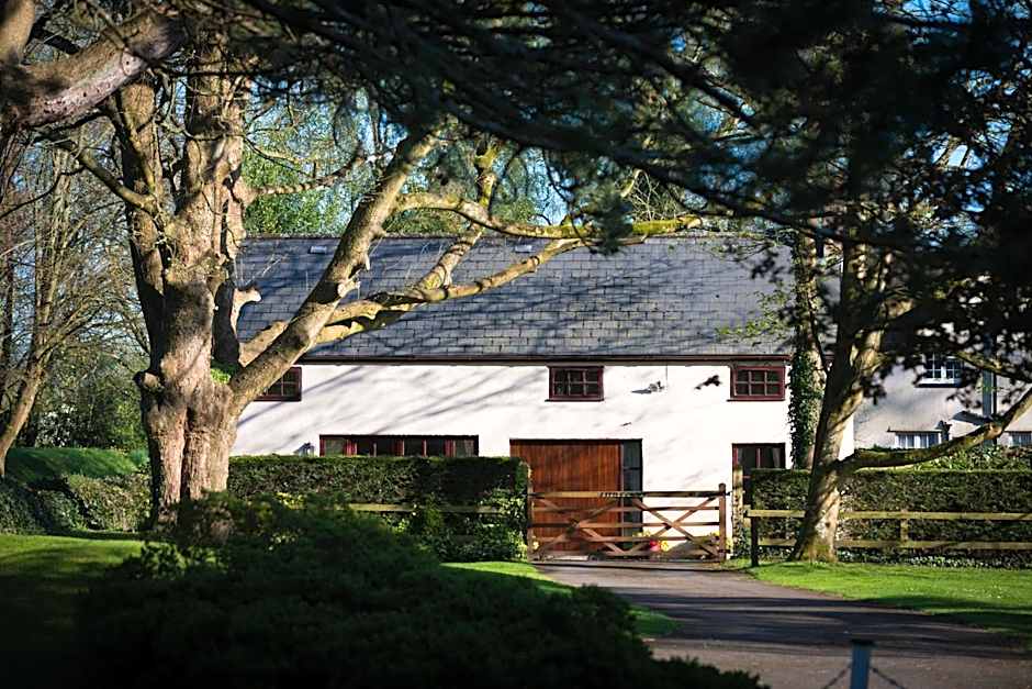 Glen-Yr-Afon House Hotel