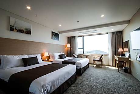 Premier Twin Room with Sea View
