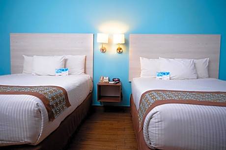 2 Queen Beds, Suite, Nonsmoking
