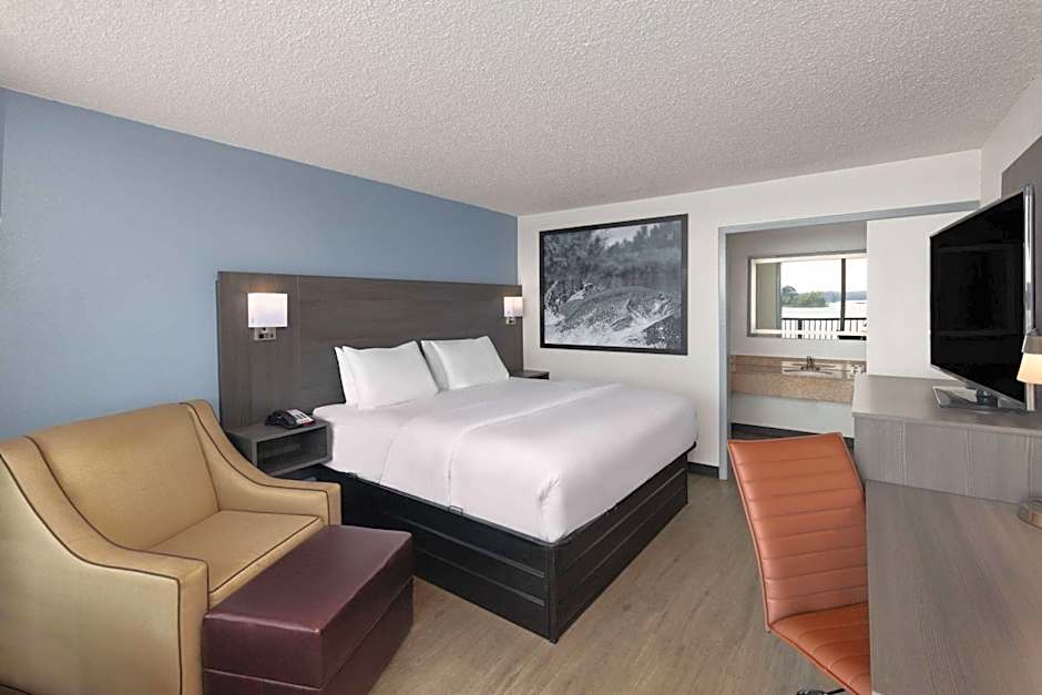 Super 8 by Wyndham Riverside AL