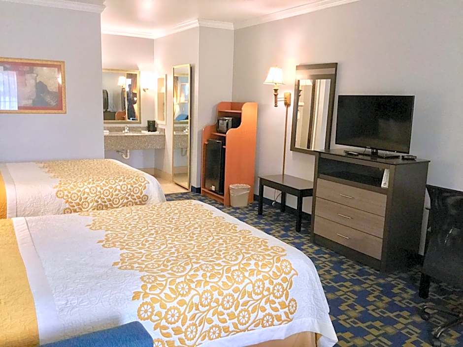 Days Inn by Wyndham Robstown