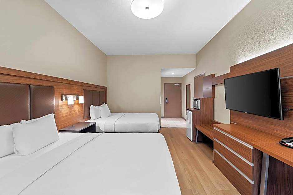 Days Inn & Suites by Wyndham Fort Myers Near JetBlue Park