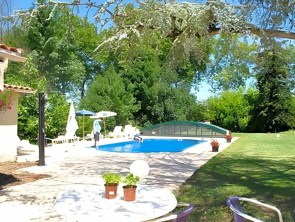 Logis Hotel & Restaurant Le Fleurance