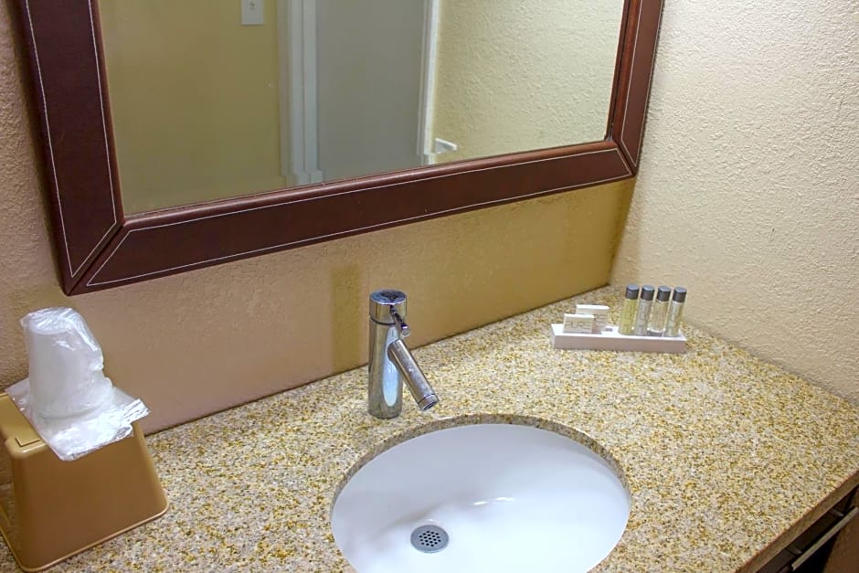 APM Inn & Suites - Jacksonville