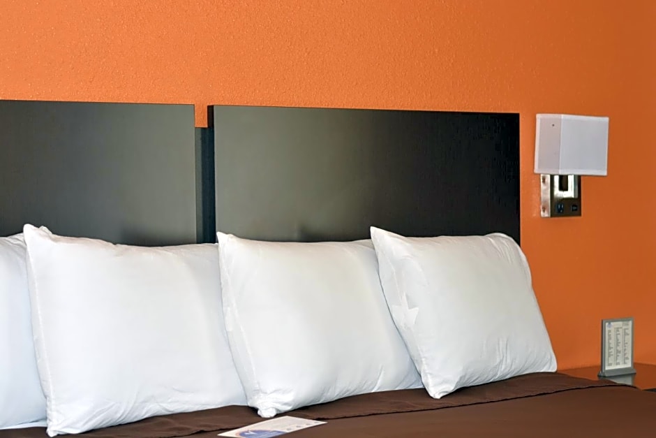 Americas Best Value Inn and Suites Groves