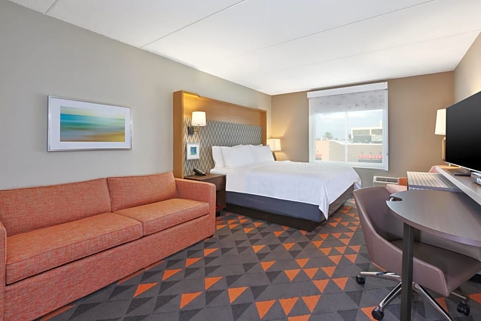 Holiday Inn Westbury-Long Island by IHG