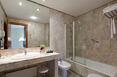 SINGLE ROOM (1 ADULT)
