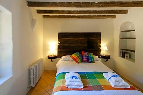 Double room-Standard-Ensuite with Shower-Woodland view-El Racó del Mossen
