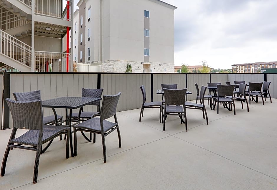 Holiday Inn Express & Suites Dallas NW - Farmers Branch By IHG