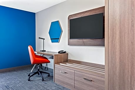 King Suite - Communications and Mobility Accessible Tub