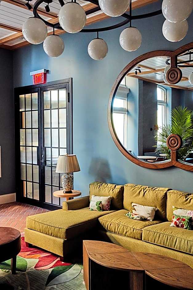 The Drayton Hotel Savannah, Curio Collection by Hilton