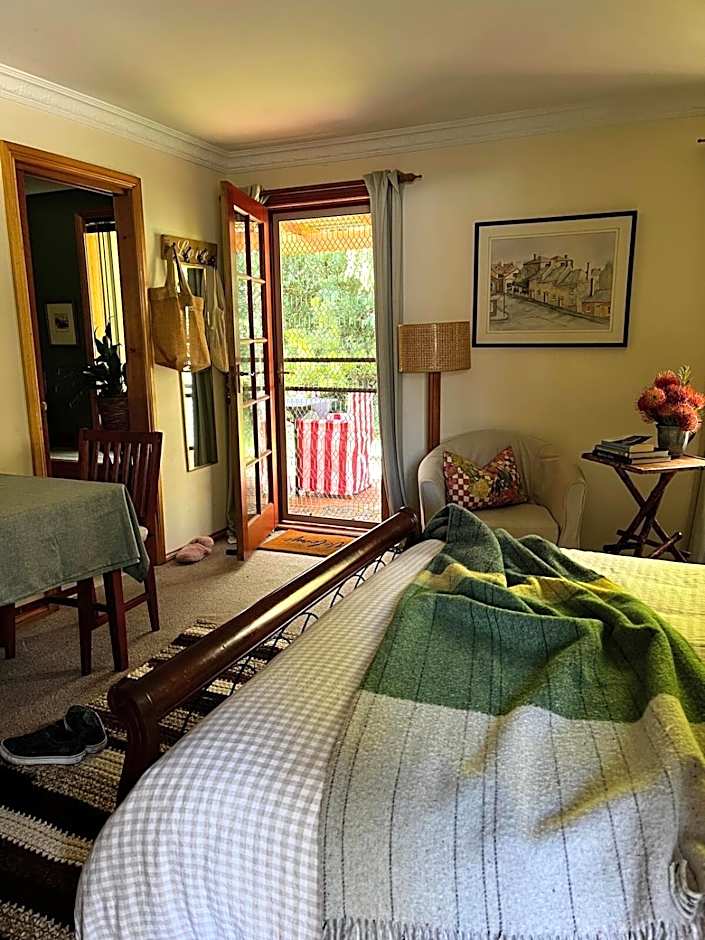 Green Gables B&B Waterfront Apartment or Garden Studio