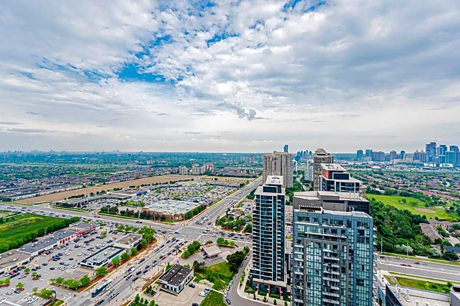 Amazing 3 Bed 4 Bath Penthouse with Roof Top Terrace close to Airport